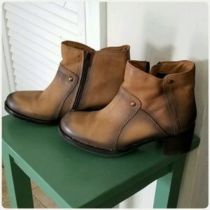 *NWOT* Manas Leather hombre Ankle Boots
